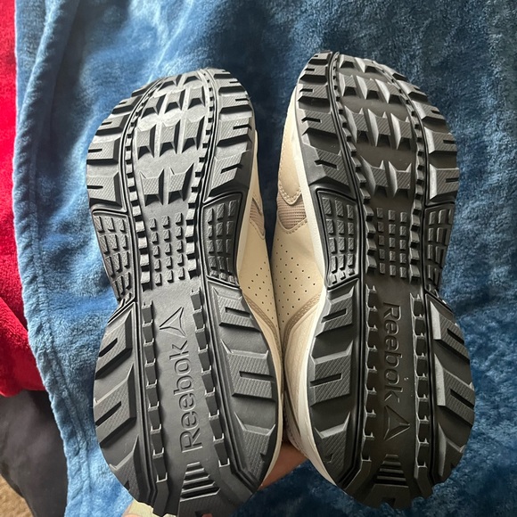 New w/o tags tennis shoes…. Never worn before - Picture 5 of 5